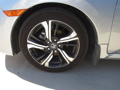 Used 2017 Honda Civic Touring image 5