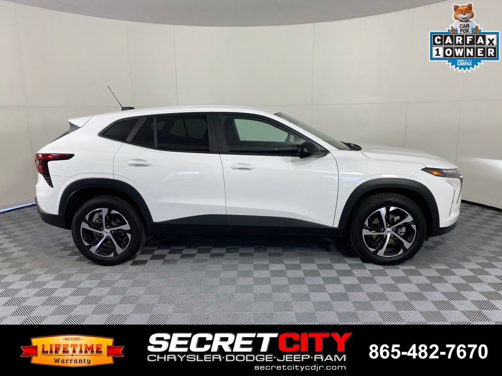 Used 2026 Chevrolet Trax RS FWD image 8