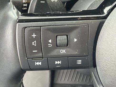 Used 2023 Nissan Pathfinder SL image 5