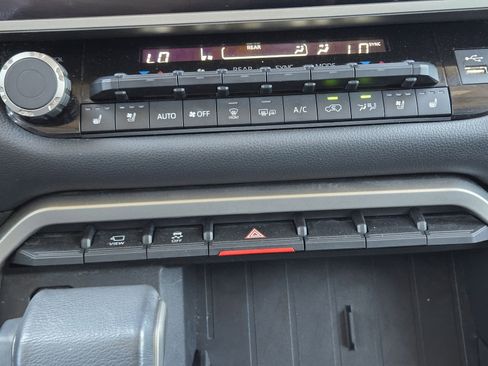 Used 2023 Toyota Sequoia Limited image 22