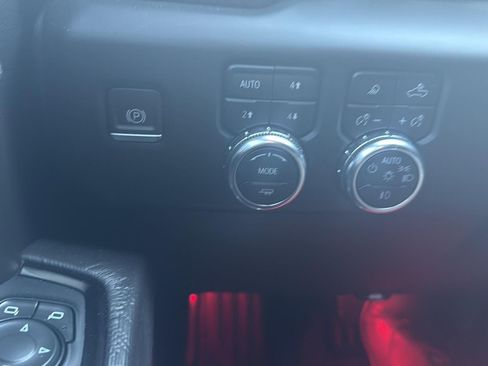 Used 2024 GMC Sierra 2500 AT4X image 23