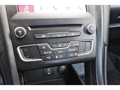 Used 2018 Ford Fusion SE w/ Equipment Group 201A FWD image 25