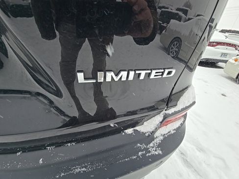 Used 2019 Jeep Cherokee Limited image 15