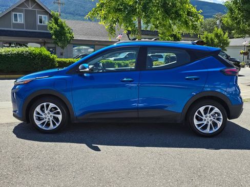 Used 2022 Chevrolet Bolt EUV LT w/ Comfort Package FWD image 8