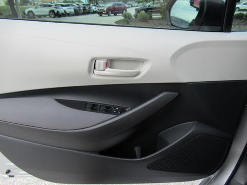 Used 2025 Toyota Corolla LE FWD image 18