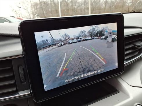 Used 2022 Ford Explorer XLT w/ Equipment Group 202A image 36