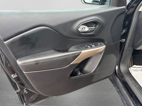 Used 2018 Jeep Cherokee Limited image 24