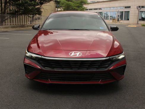 Used 2025 Hyundai Elantra Sport FWD image 3
