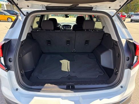 Used 2024 GMC Terrain SLE image 17