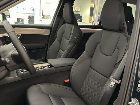 Used 2026 Volvo XC90 B5 Plus image 23