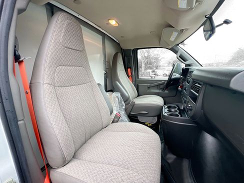 Used 2022 Chevrolet Express 3500 w/ Power Convenience Package RWD image 28