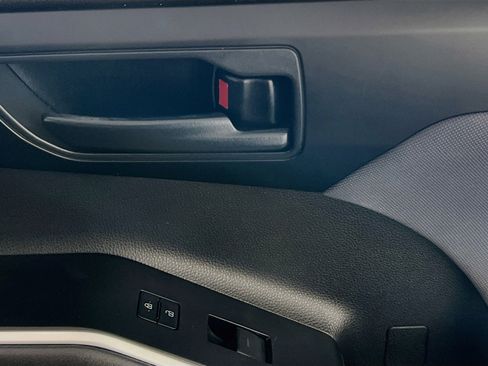 Used 2020 Toyota Highlander LE FWD image 31