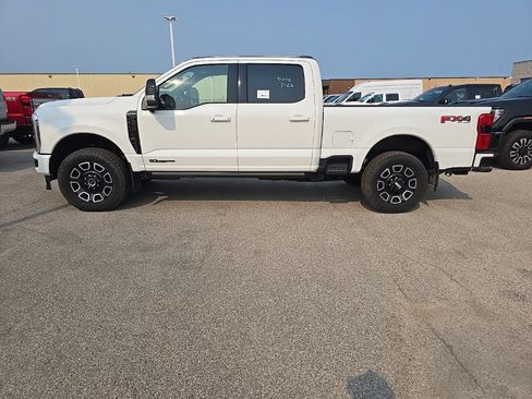 Used 2025 Ford F250 Platinum AWD/4WD image 3