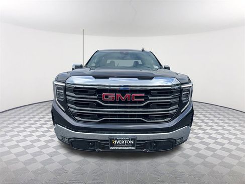 Used 2024 GMC Sierra 1500 SLT image 2