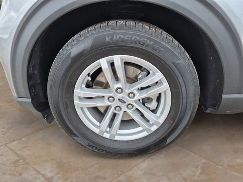 Used 2024 Ford Explorer XLT RWD image 29