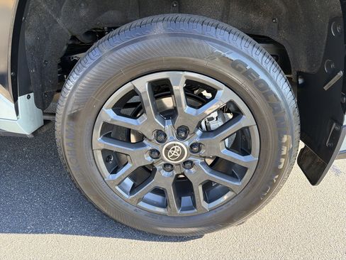 Used 2024 Toyota Sequoia Platinum image 21