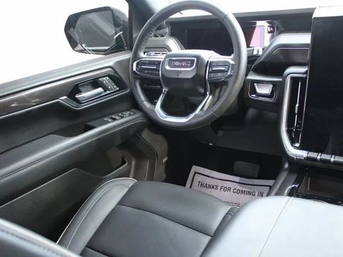 Used 2025 GMC Yukon XL Elevation image 33
