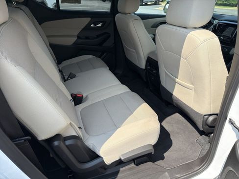 Used 2023 Chevrolet Traverse LS FWD image 15