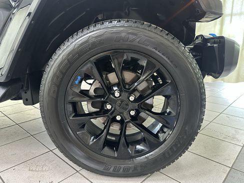 Used 2023 Jeep Wrangler Unlimited Sahara w/ Cold Weather Group AWD/4WD image 15