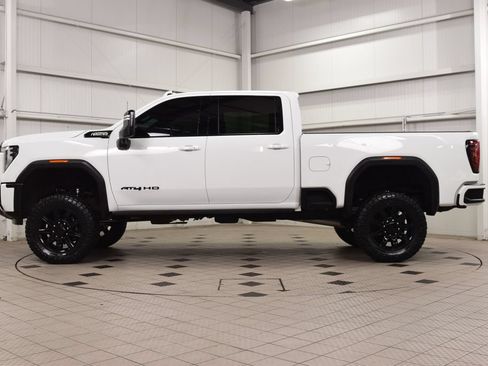 Used 2025 GMC Sierra 2500 AT4 w/ AT4 Premium Plus Package AWD/4WD image 4