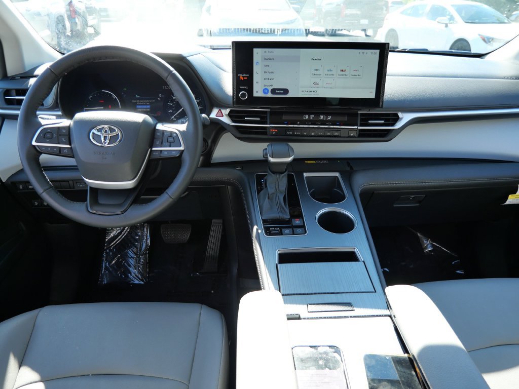 Certified 2026 Toyota Sienna XLE FWD image 13