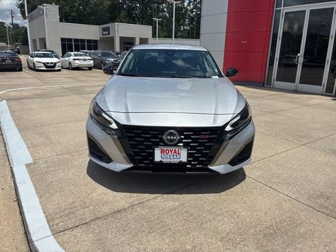 Used 2024 Nissan Altima 2.5 SR FWD image 2