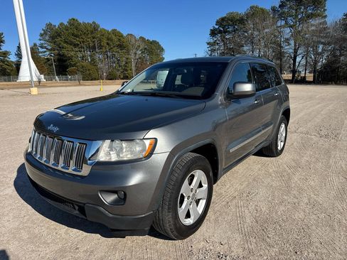Used 2012 Jeep Grand Cherokee Laredo image 2