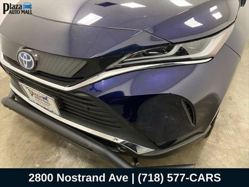 Certified 2023 Toyota Venza XLE AWD/4WD image 11