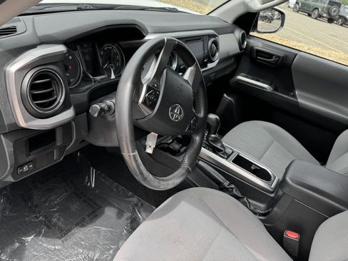 Used 2017 Toyota Tacoma SR5 w/ Tow Package AWD/4WD image 15