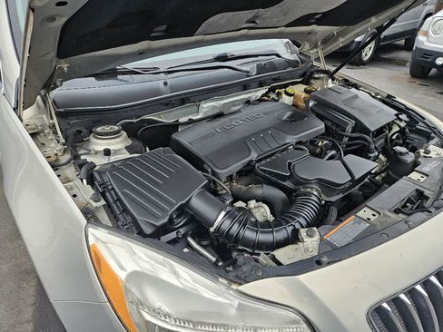 Used 2011 Buick Regal CXL image 17