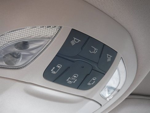 Used 2023 Chrysler Pacifica Touring-L image 23