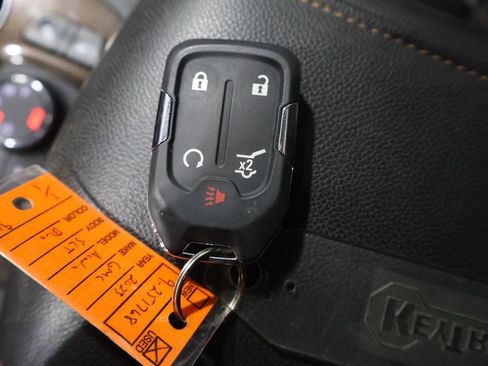 Used 2023 GMC Acadia SLT w/ Preferred Package image 30