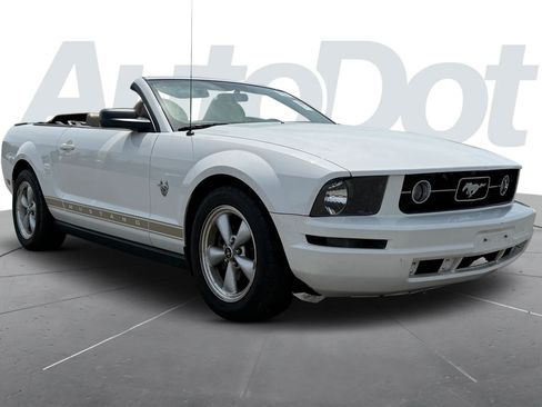 Used 2009 Ford Mustang Convertible image 1