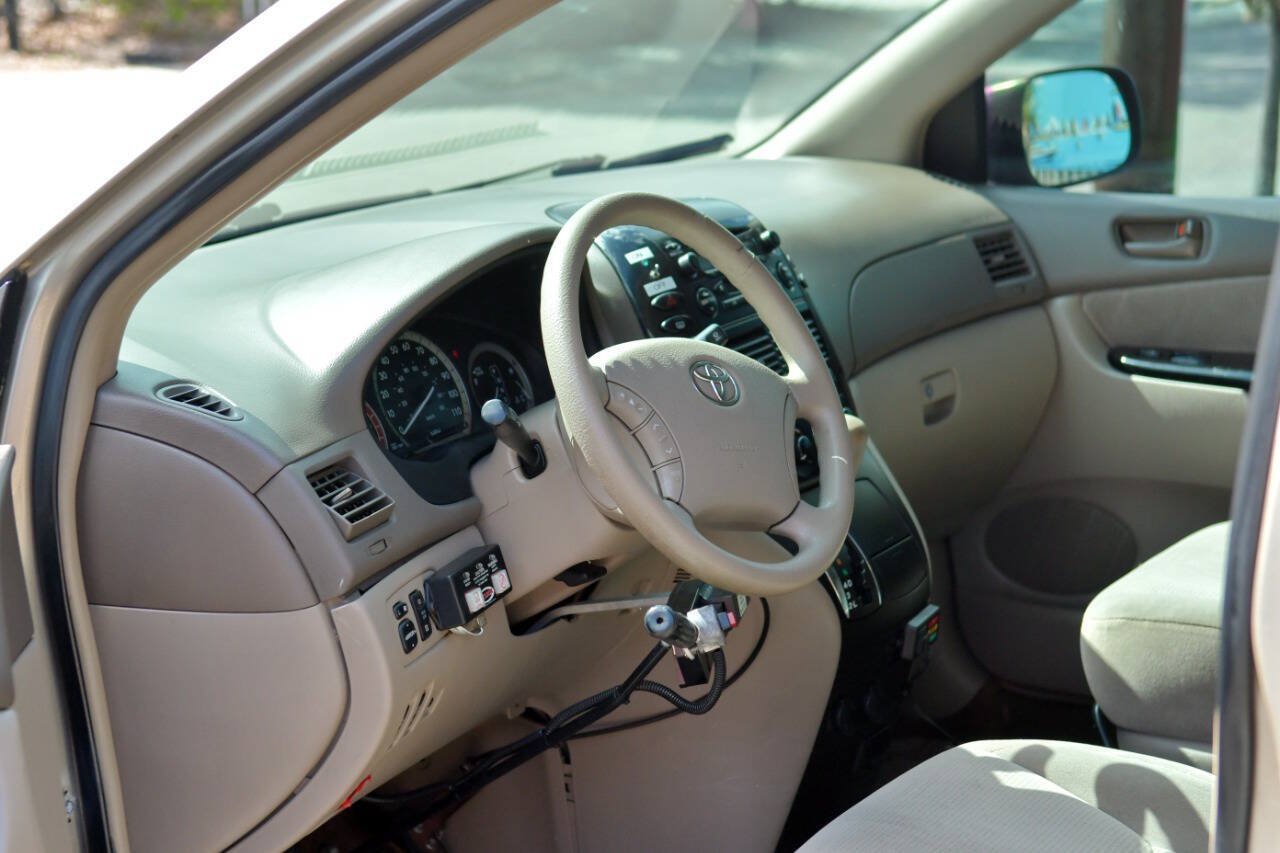 Used 2005 Toyota Sienna LE w/ Assistance Pkg 2 FWD image 19