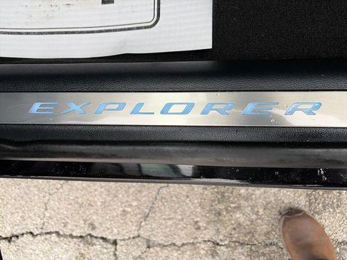 Used 2025 Ford Explorer Platinum AWD/4WD image 33