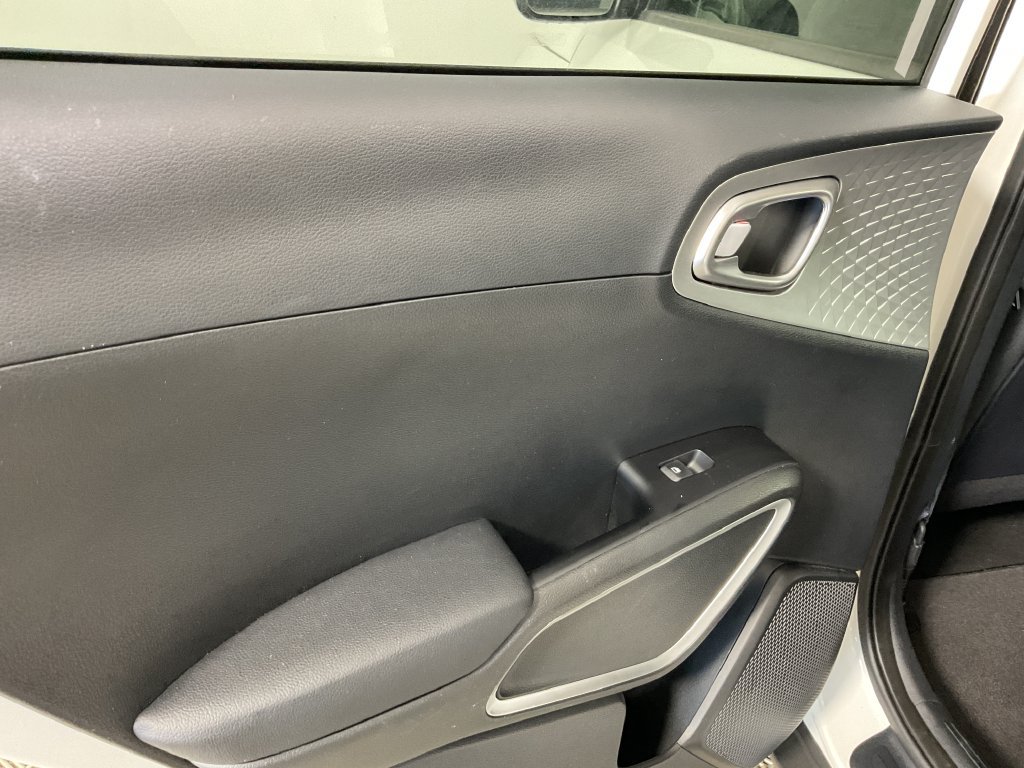 Used 2023 Kia Soul LX w/ Option Group 015 FWD image 18