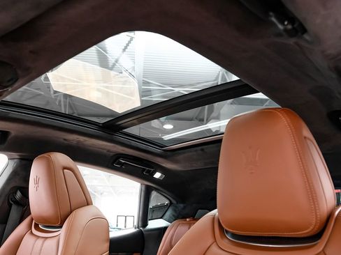 Used 2019 Maserati Levante S GranSport image 5