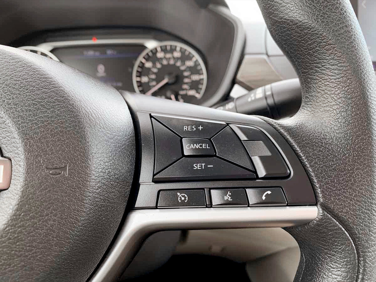 Used 2025 Nissan Altima 2.5 SV FWD image 25