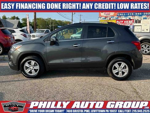 Used 2018 Chevrolet Trax LT w/ LT Convenience Package image 4