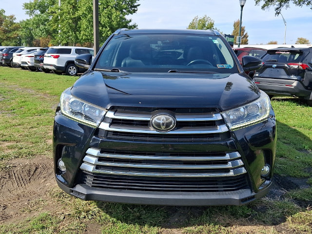Used 2017 Toyota Highlander Limited AWD/4WD image 2