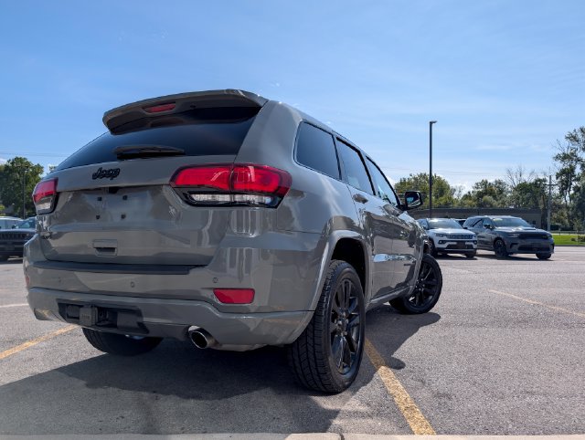 Used 2020 Jeep Grand Cherokee Altitude AWD/4WD image 5