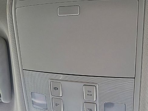 Certified 2022 Volkswagen Taos SE AWD/4WD image 12