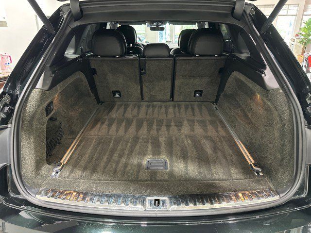 Used 2017 Bentley Bentayga AWD/4WD image 40