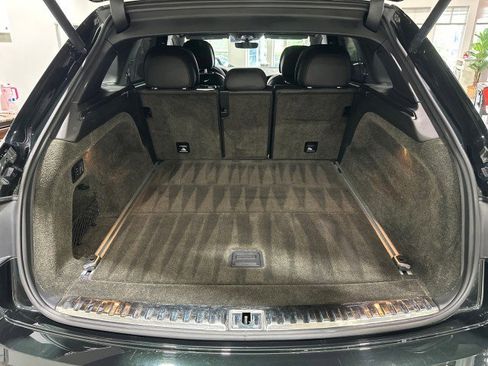 Used 2017 Bentley Bentayga AWD/4WD image 40