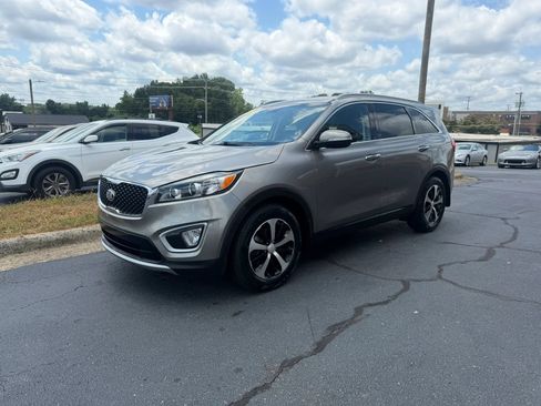 Used 2018 Kia Sorento EX FWD image 3