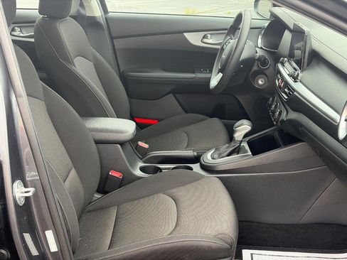 Used 2023 Kia Forte LXS w/ LXS Technology Package FWD image 17