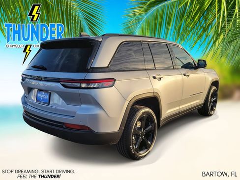 New 2025 Jeep Grand Cherokee 4WD image 4