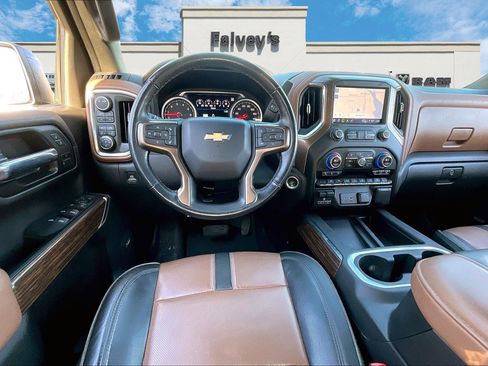 Used 2022 Chevrolet Silverado 1500 High Country w/ Technology Package image 5