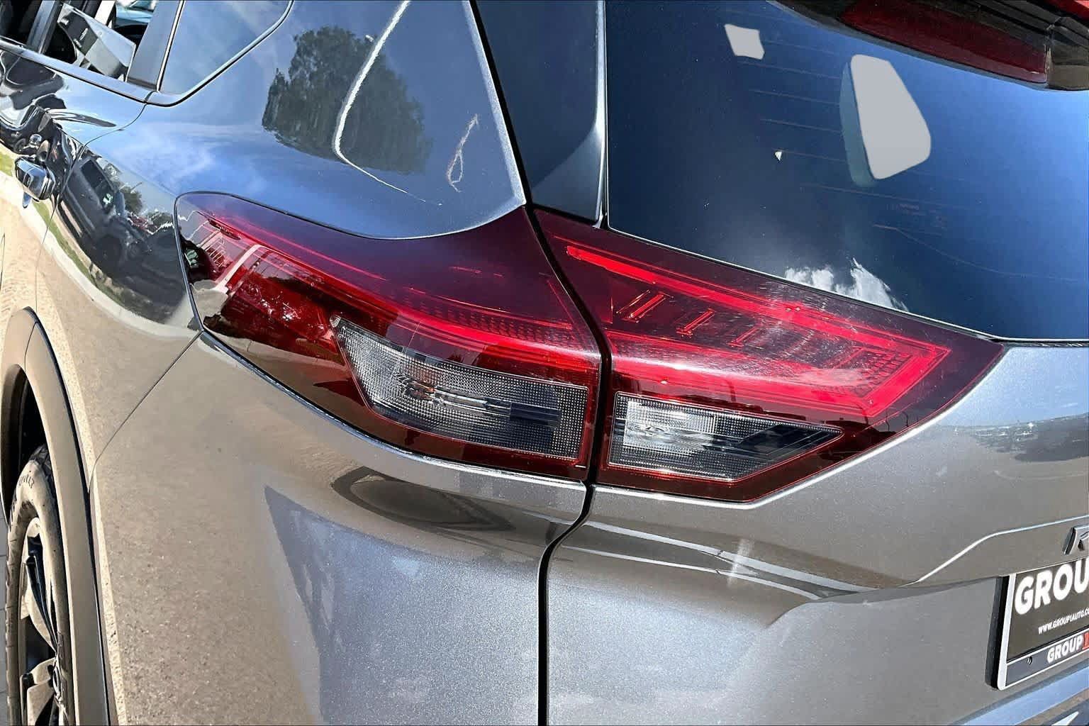 Used 2024 Nissan Rogue SV FWD image 32