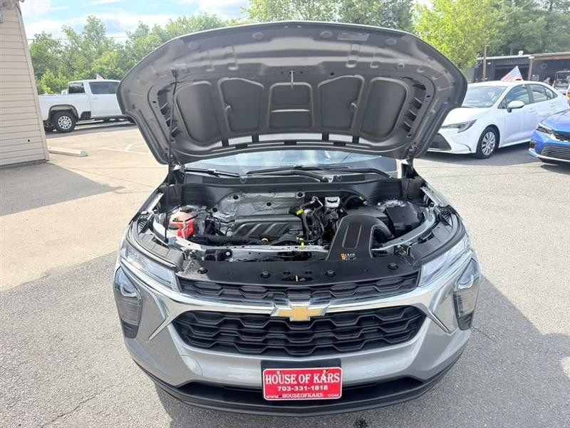 Used 2024 Chevrolet Trax LS w/ Driver Confidence Package FWD image 8